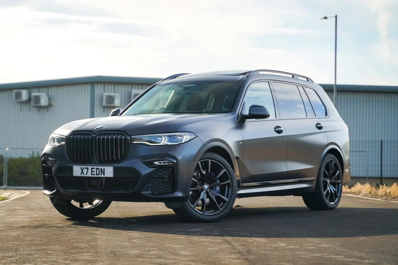 BMW X7 M50i Dark Shadow Edition