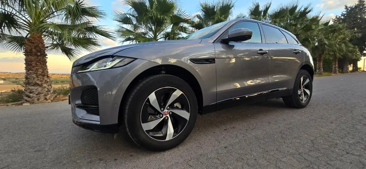 Jaguar F pace